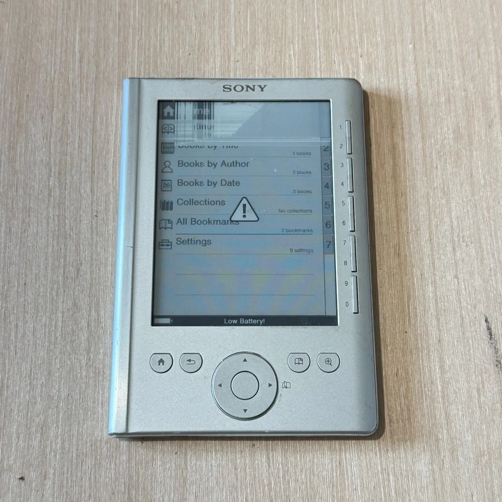 Sony PRS-300 eReaders Silver Broken Screen Turns On“Parts/Repair-Only”Buy As Is